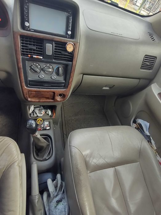 Продавам Киа Каренс