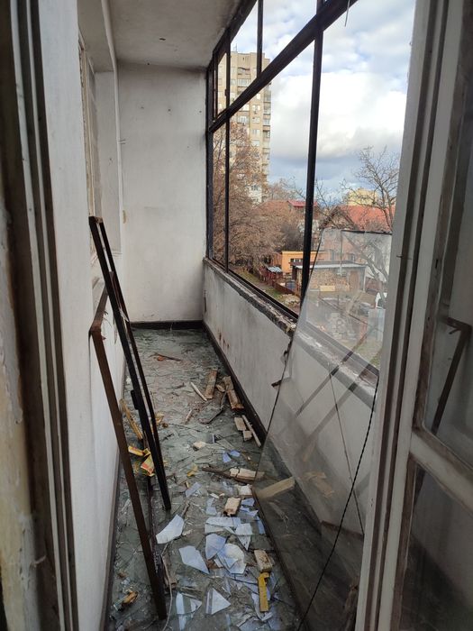 Кърти чисти извозва, къртене, демонтажни услуги, извозване на Отпадъци