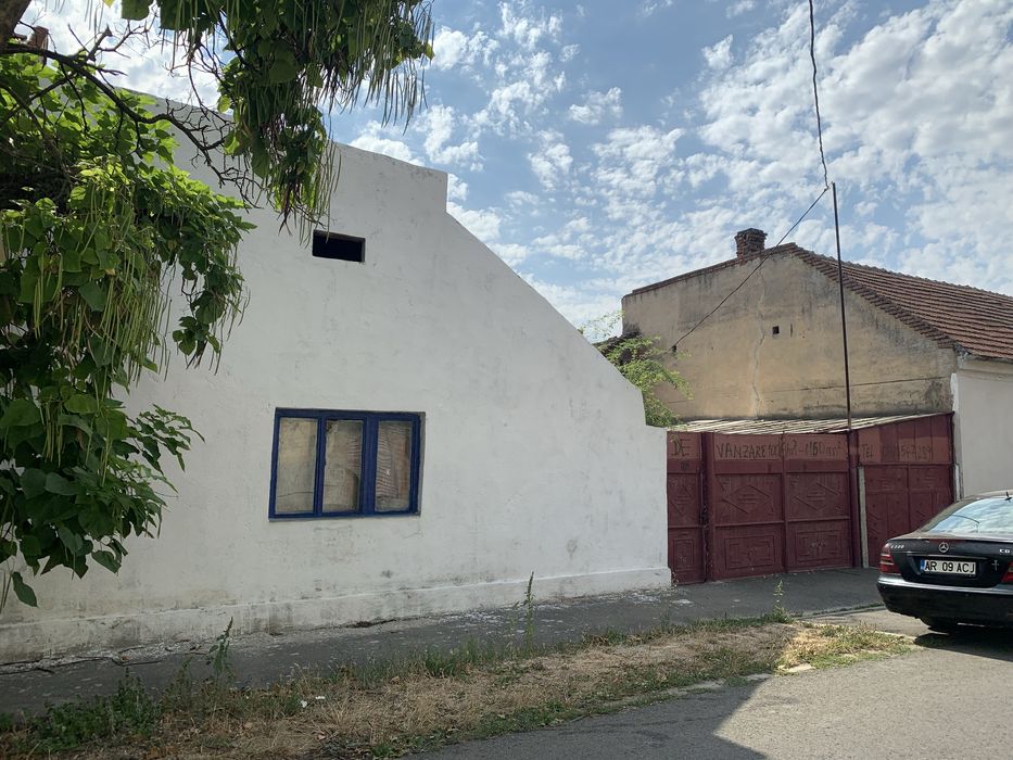 Teren generos cu două case și utilități complete, în Pârneava – strada Clujului, Arad