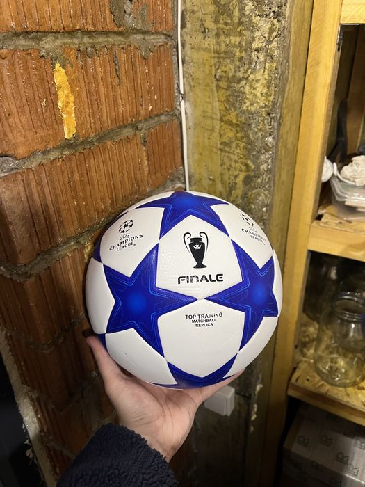 Футбольный мяч