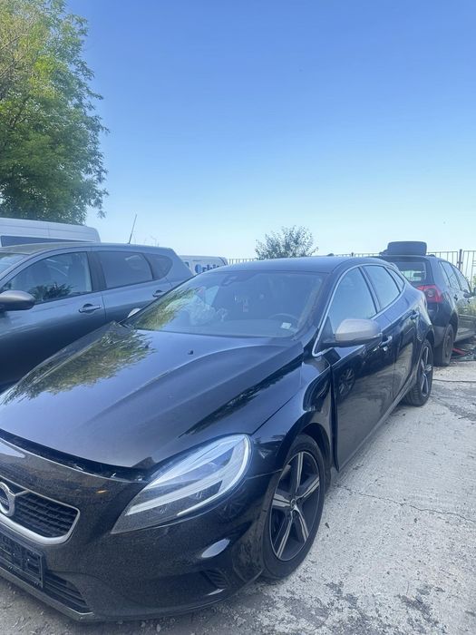 Volvo v40 2000d 150к.с 2019г D3 R Design