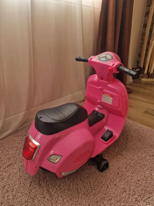 Акумулаторен мотор VESPA GTS SUPER розов