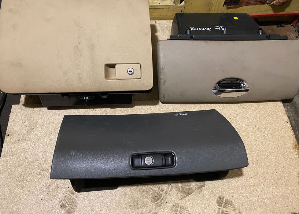 Бардачек центральной панели Рендж Ровер, Ровер75, Ровер620