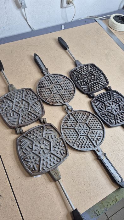 Орешницы, вафельницы, формы для леденцов.