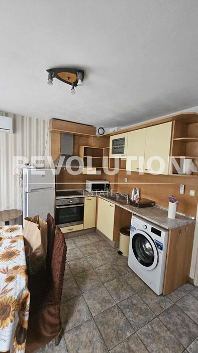 Дава се под наем Тристаен апартамент в Варна, Колхозен пазар - 73 кв.м за 448.8 € - Снимка #1