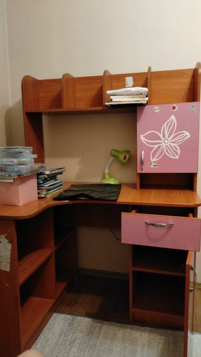 Стол углавой для учёбы