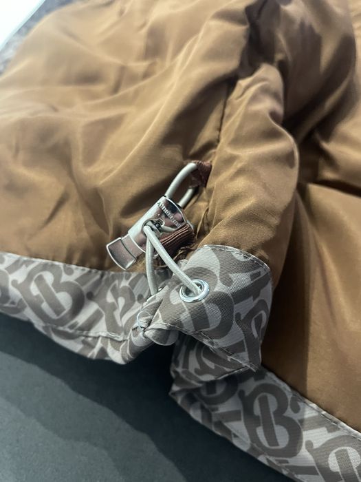 Burberry Paddet logo / Пухен елек  Л