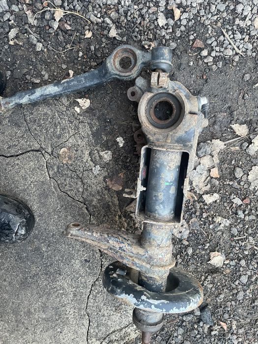 Цапфа Ауди 100с4