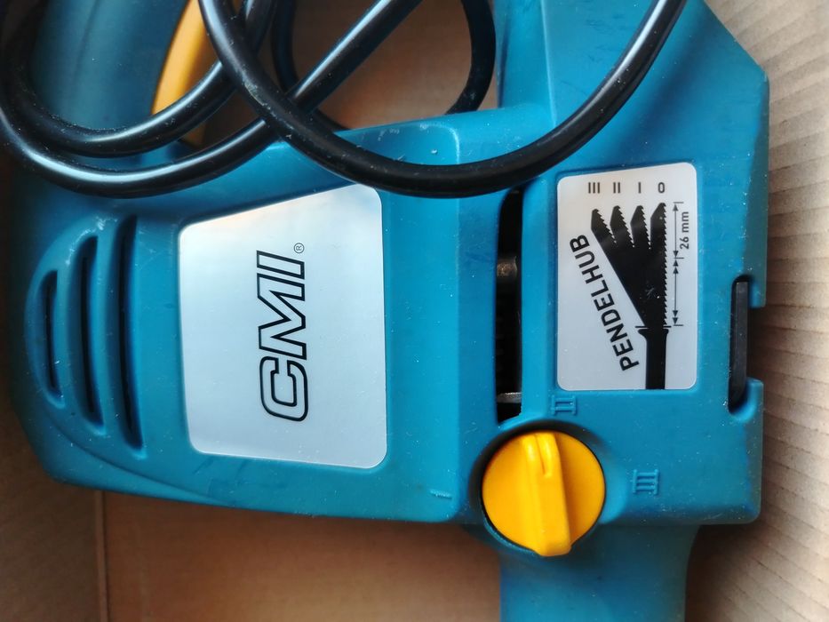 Fierăstrău electric