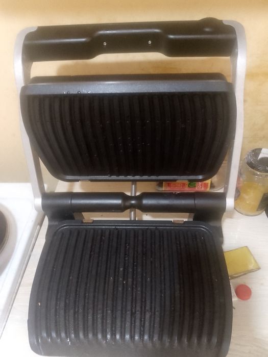 Продам айрогриль ей 2 мессяца