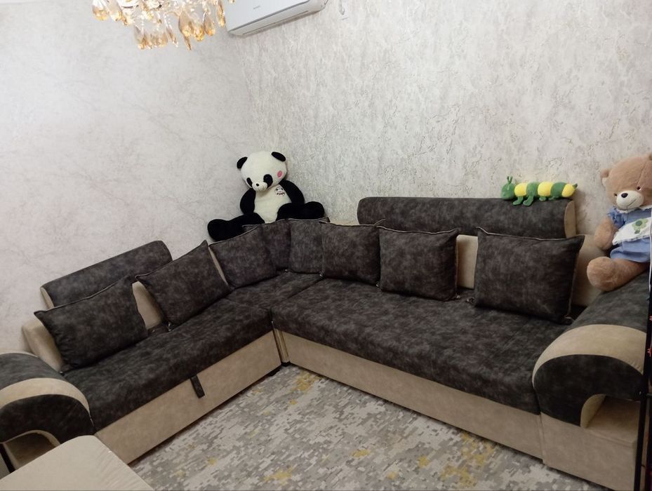 Мягкий мебель гостиной