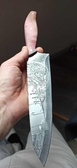 Ръчно гравиран нож
