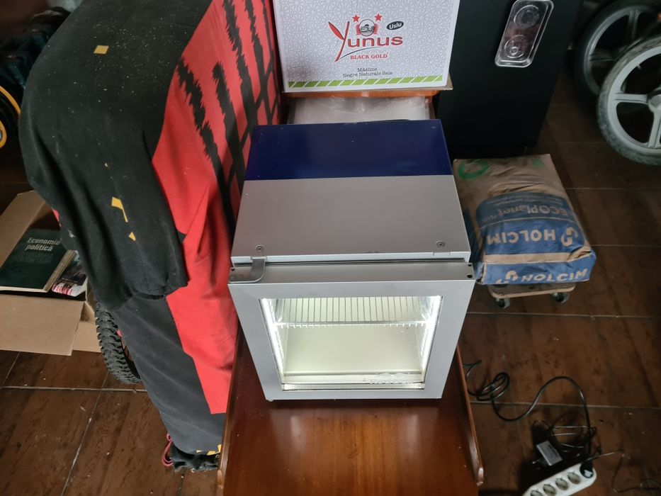 Minifrigider redbull ,raft lays