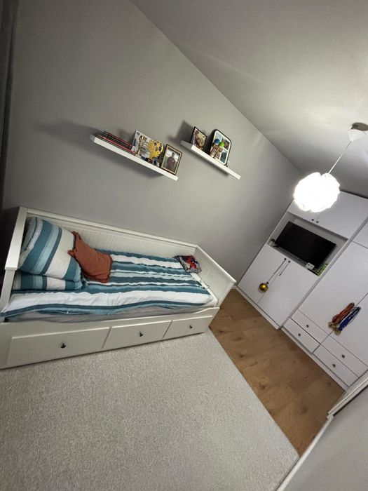 Vand sau schimb apartament cu 3 camere, cu unul nefinisat mai mare