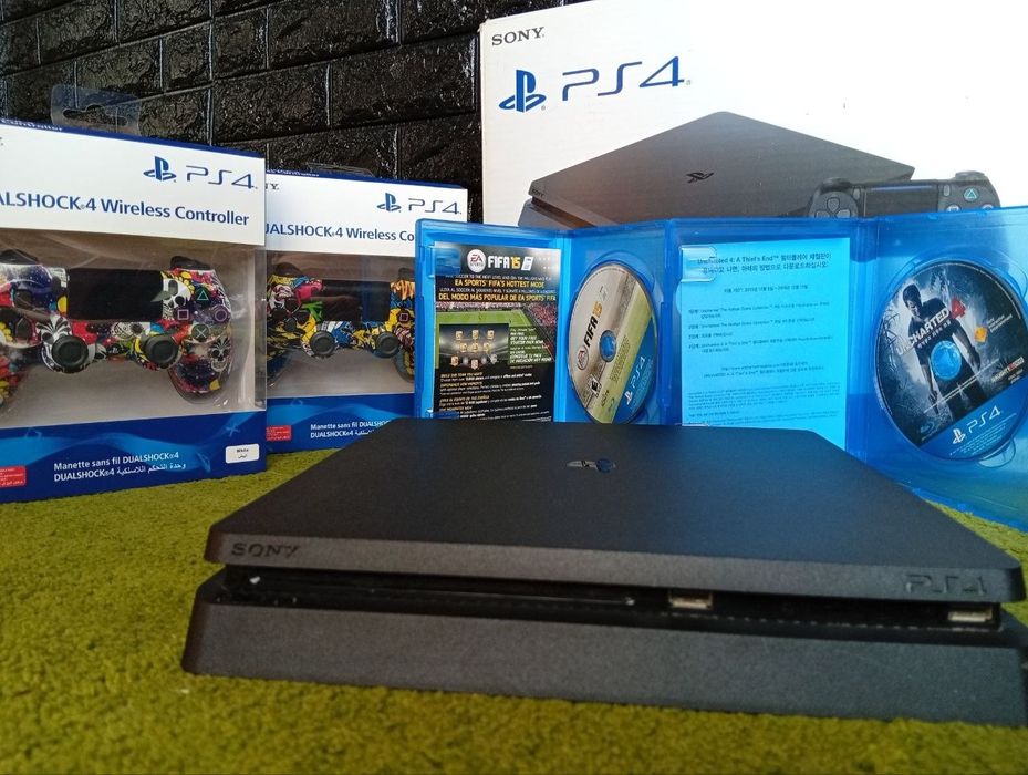 Playstation 4 slim