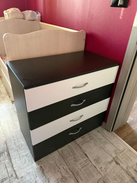 Спален комплект( легло, гардероб, скрин, 2 нощни шкафчета)