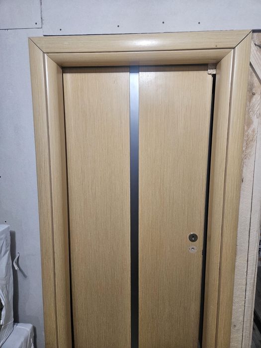 Disponibila 5 usi porta