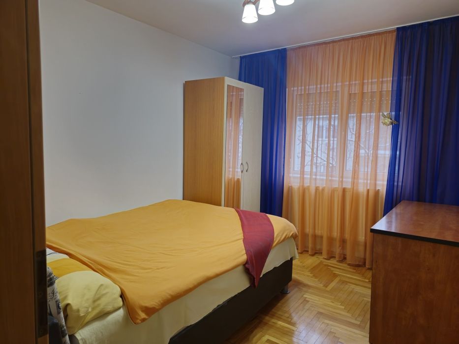 Închiriez  apartament 3 camere, 70mp, zona Nufărul