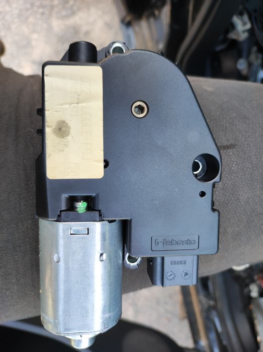 Моторче щора(панорамен таван)за Пежо-407SW