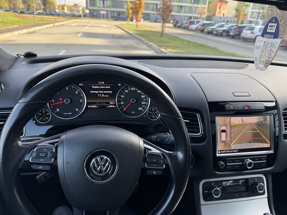 DE VANZARE Volkswagen Touareg R-Line 2012 Diesel