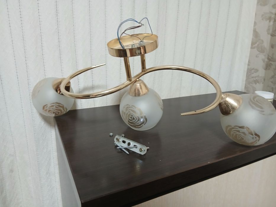 Продаются люстры