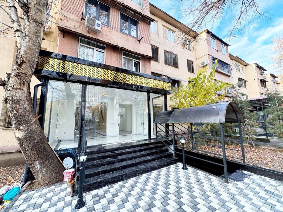 Универсам продается 55 м2 + 25 повдал с арендатором Юнусабад