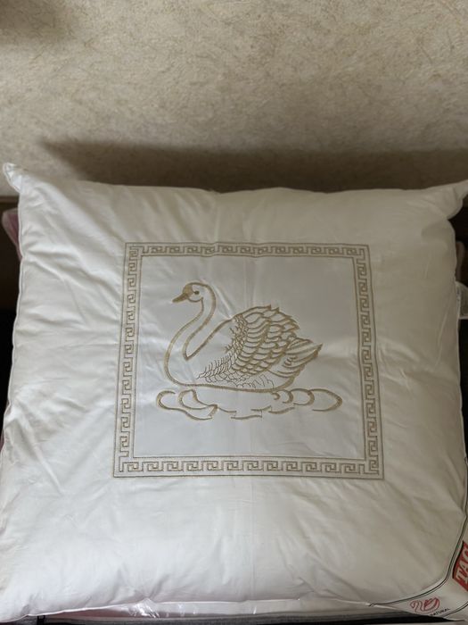 Перьевая подушка размер 70*70 новые