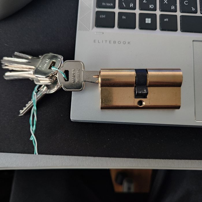 Секретен патрон Mauer Assa abloy с шест ключа