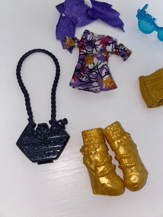 Оригинальные аксессуары и одежда для кукол Monster High