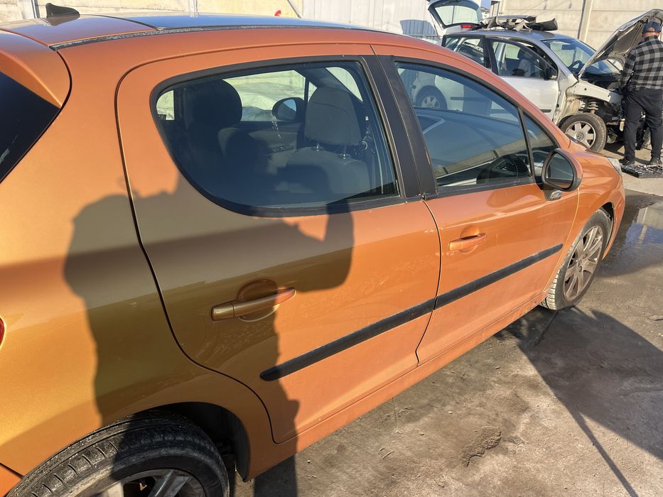 Dezmembrez Peugeot 207 1.6 diesel 2006-2010