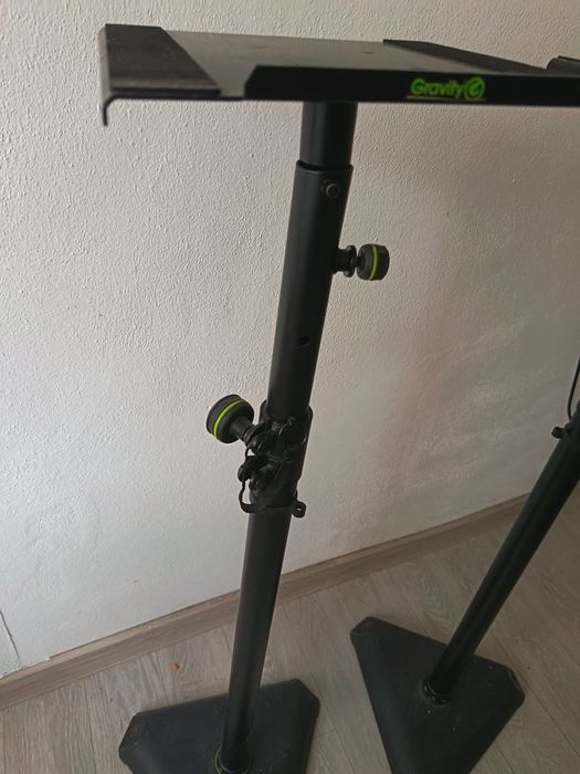 Stative Gravity monitor studio