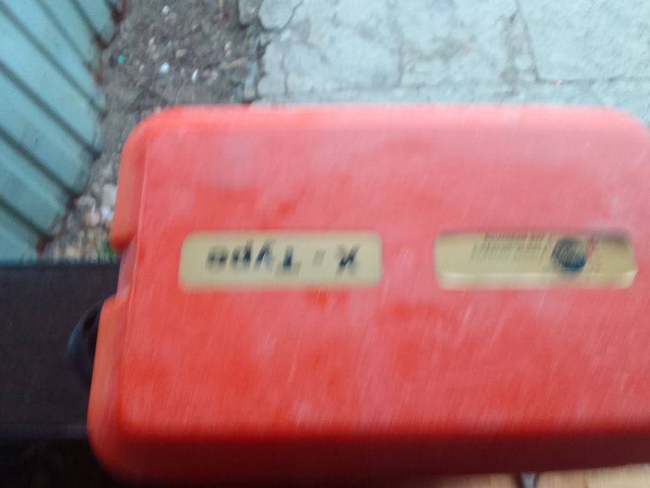 Невелир с чехолом.