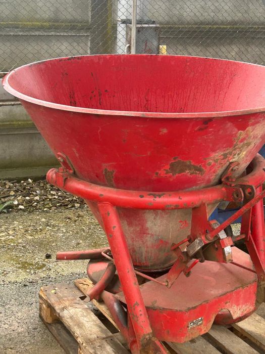 Masina de imprastiat ingrasaminte