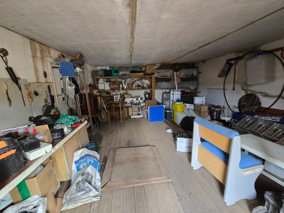 Продам два гаража на ветеранах.