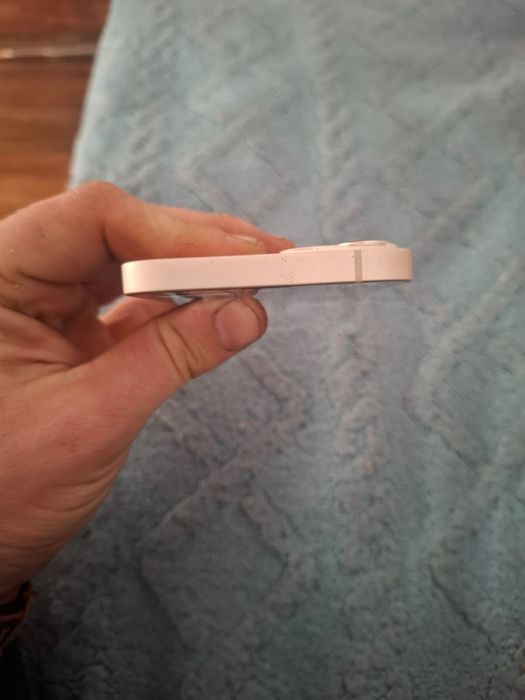 Айфон 13 в хорошем состоянии