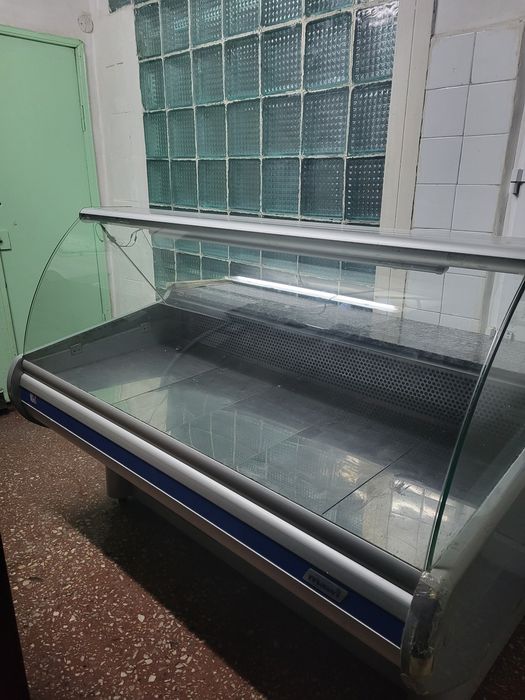 Холодильная витрина