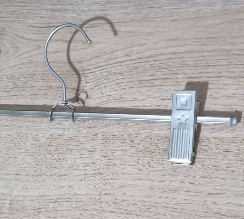 Вешалки для магазина