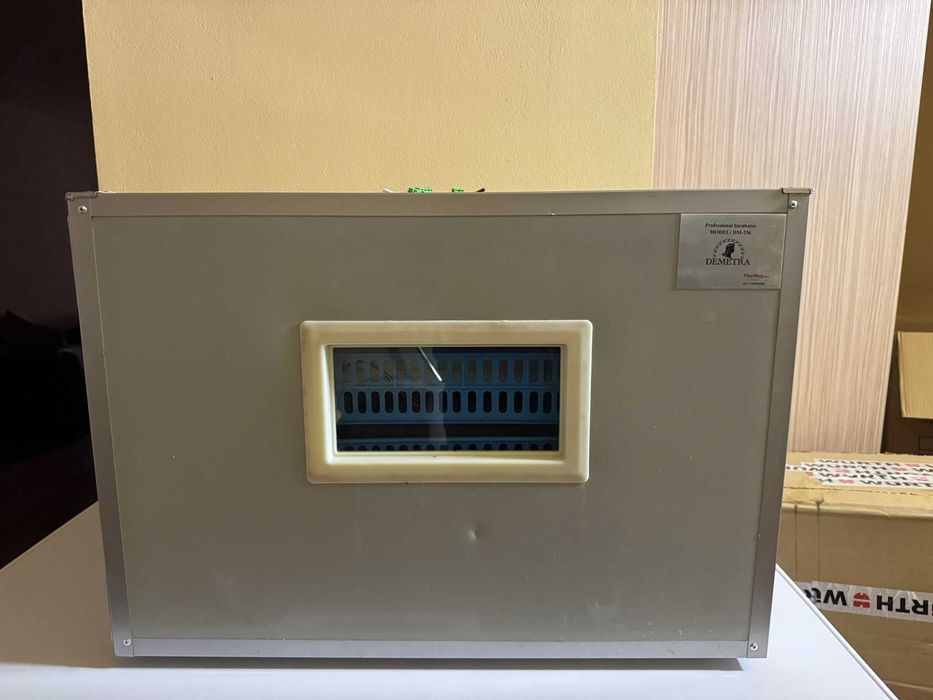 Incubator pentru oua profesional