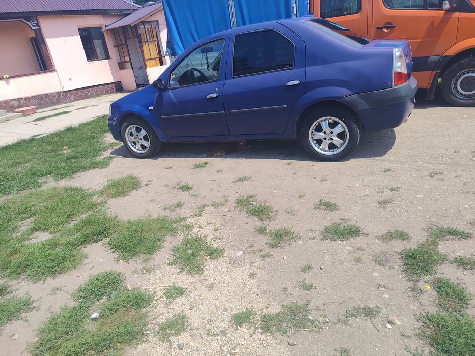 Vând Dacia Logan