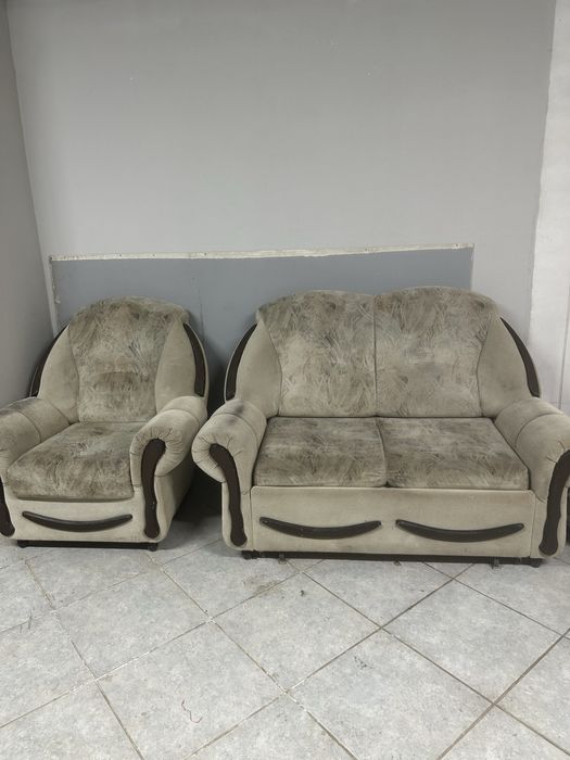 Два дивана и кресло