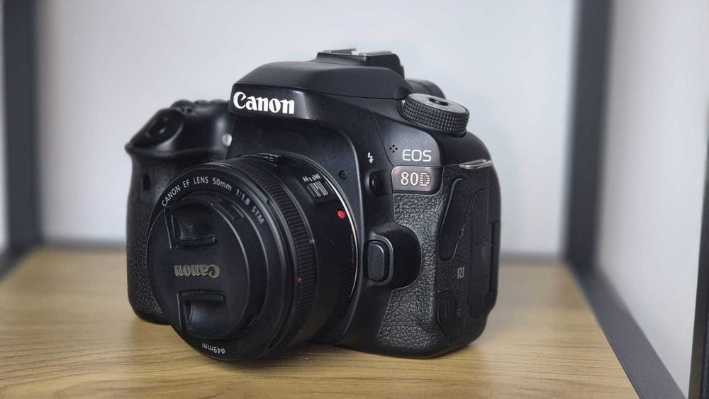 Canon EOS 80D + 50mm f/1.8 STM + 18-55 IS STM + Grip + 4 Baterii + Incarcator
