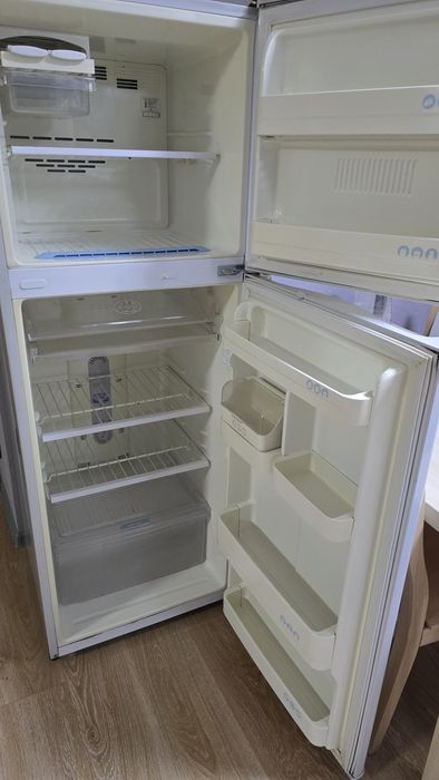 Продам LG GR-372SVF двухкамерный холодильник