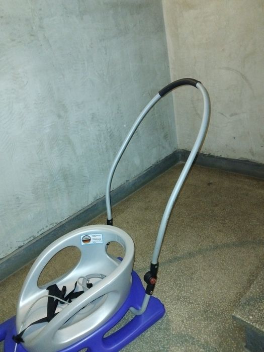 Шейна с кош за дете