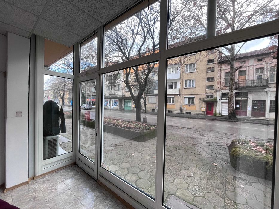 Дава се под наем Магазин в Севлиево - 20 кв.м за 189.21 € - Снимка #1