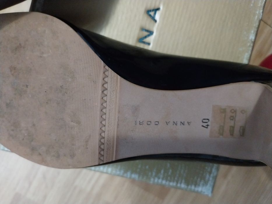 Vând pantofi de dama, din piele, Anna Cori, mărimea 40, purtați o data