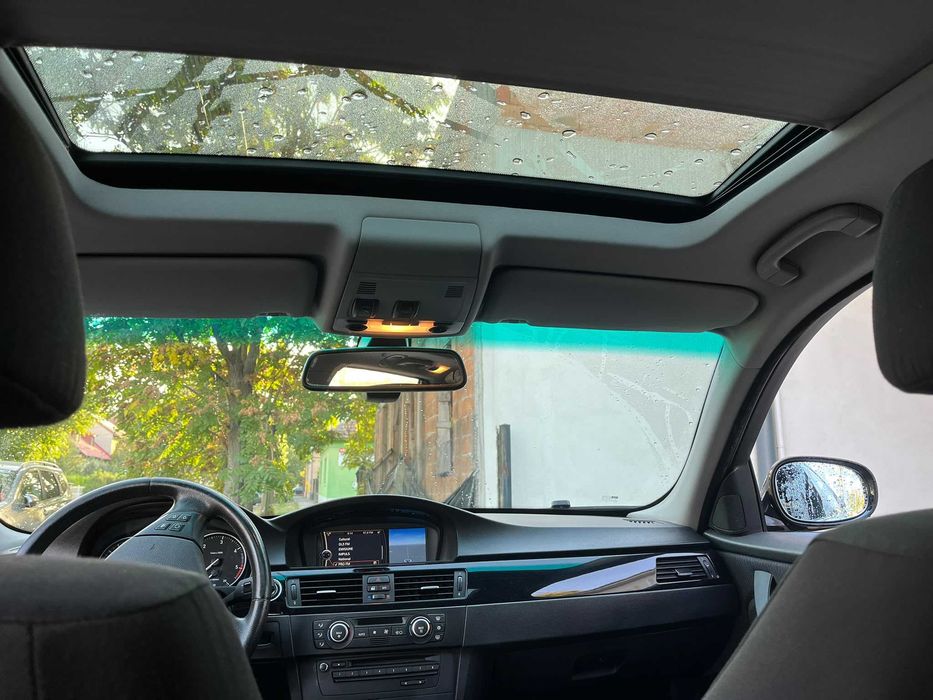 BMW 3 Series 2010 — imagine 5