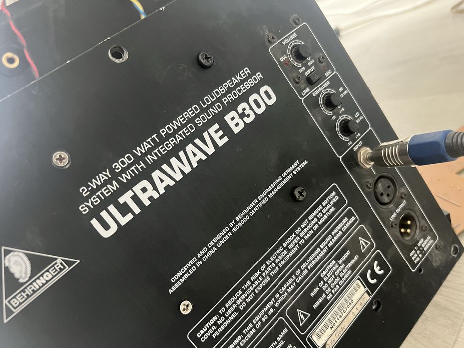 Колонка behringer ulrawave b300