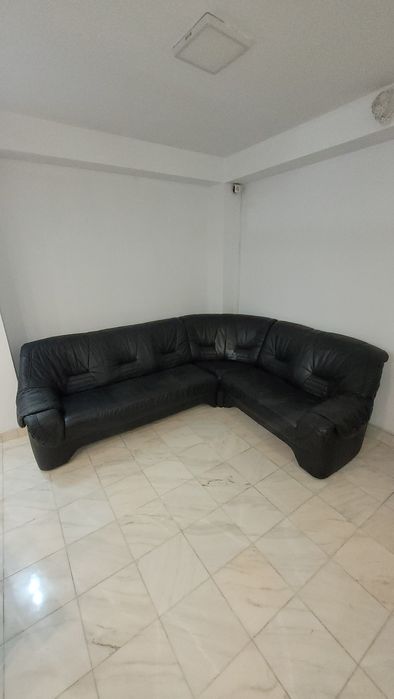 Canapea din piele neagra L, 5 persoane