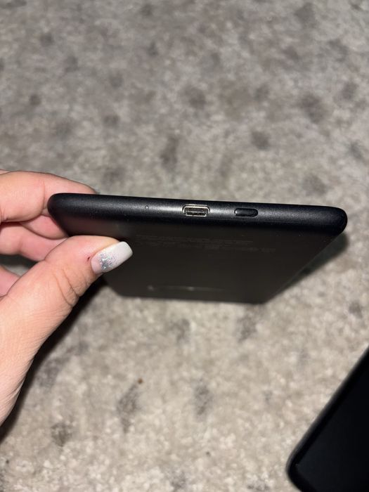 Vând Kindle Generatia 11