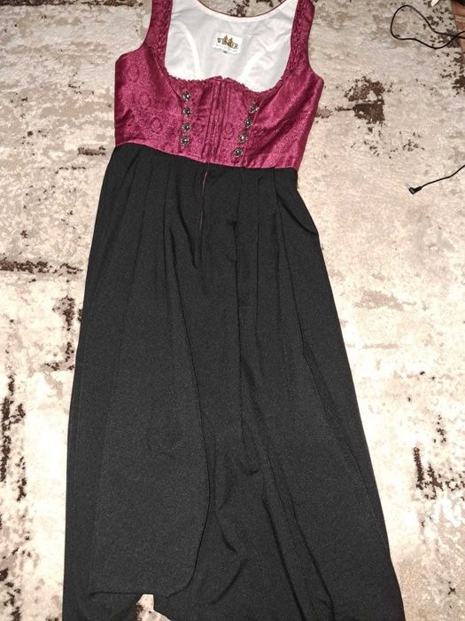 Rochie austriacă tradițională vintage